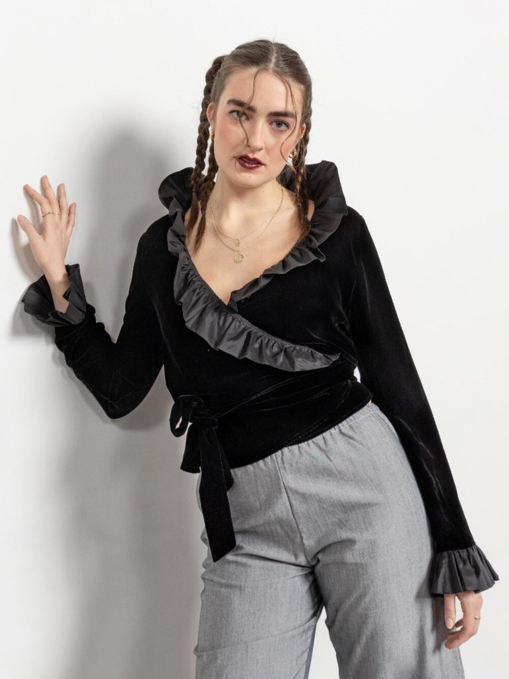 BLACK VELVET WRAP Top Vintage Tie Up Low Cut Ruffled Silk / Medium